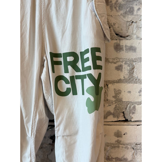 Women's Freecity Airjump pants in laundry green with matte and satin finish, featuring flap and snap-free design.