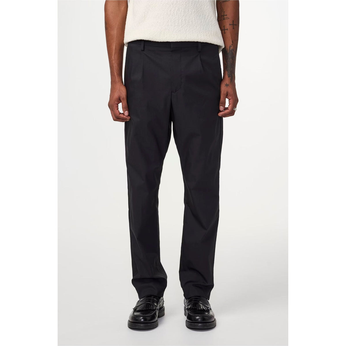 Men's NN07 Bill Seersucker Trouser in black, tailored fit with textured seersucker fabric, shown on a model.