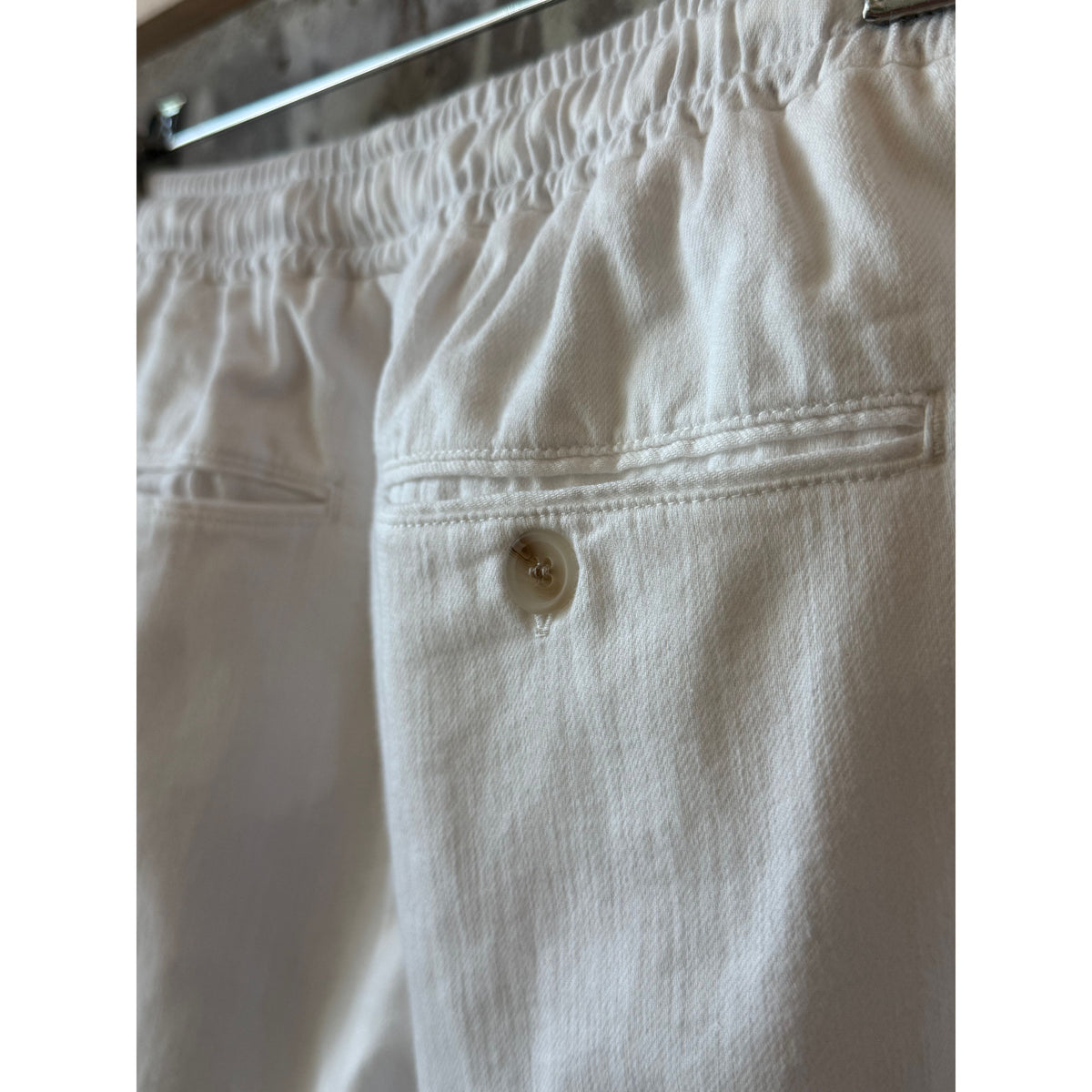 Women's Pulam Woven Pant in white by Hartford Women's, showing lightweight fabric and relaxed fit tailored for casual wear.