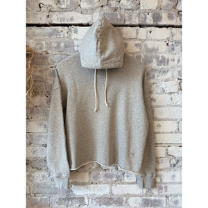 Women's grey melange retro fleece hoodie with raw hem by Merz b. Schwanen, showcasing a cozy, casual fit and textured fabric.