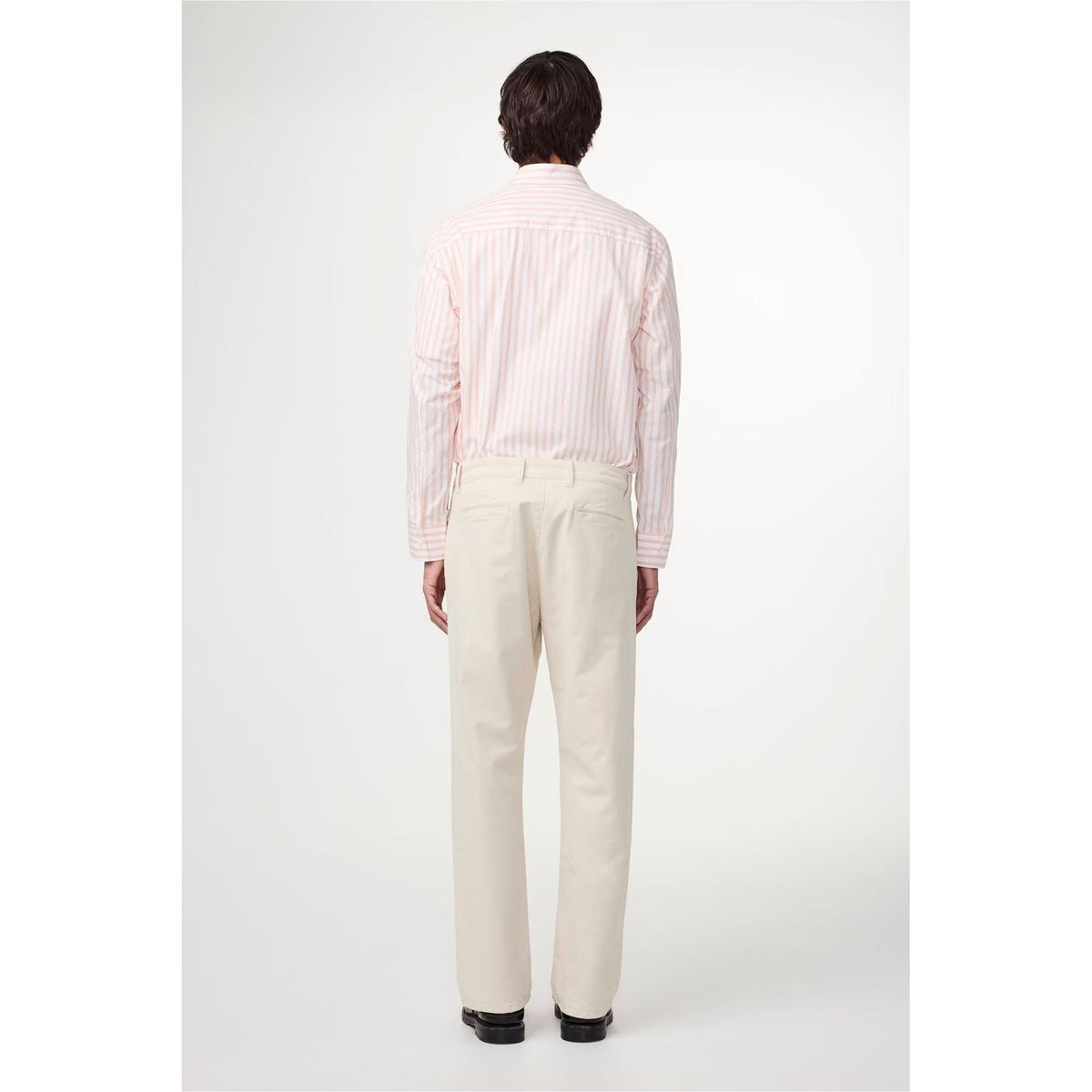 Men's NN07 Aden regular fit chino in ivory, showing the front view with classic design and clean stitching.