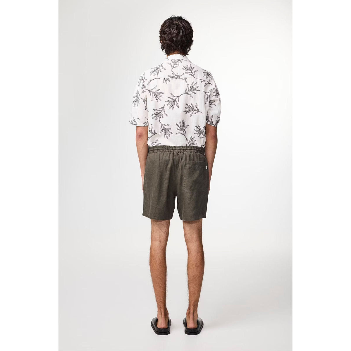 Men's NN07 Gregor casual linen shorts in Croc Green with drawstring waist, lightweight and comfortable for everyday wear.