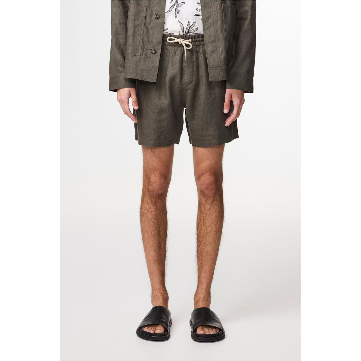 Men's NN07 Gregor casual linen shorts in Croc Green with drawstring waist, lightweight and comfortable for summer wear.