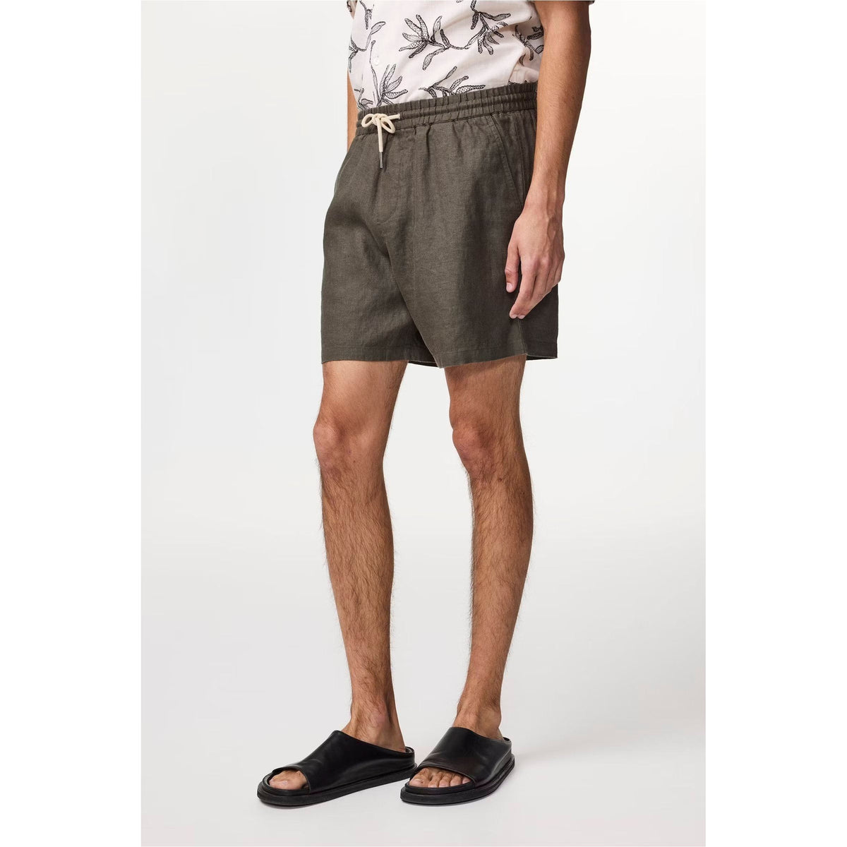Men's NN07 Gregor casual linen shorts in croc green with drawstring waist, relaxed fit, lightweight fabric for summer wear.