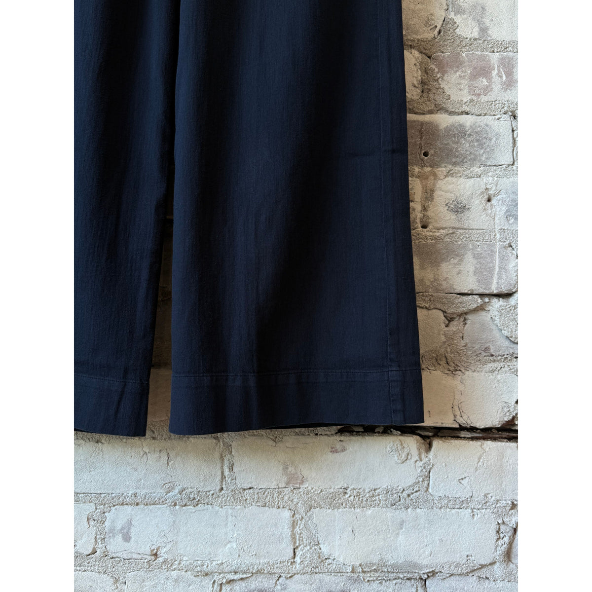 Women's Hartford Pulam Woven Pant in Night color, featuring a relaxed fit and woven fabric for casual comfort.