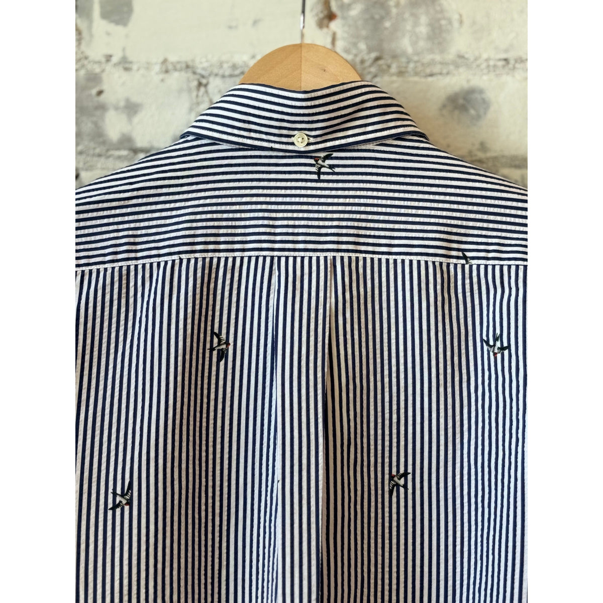 Men's navy and white woven Pitt shirt by Hartford Men's, featuring a classic casual design and lightweight fabric.
