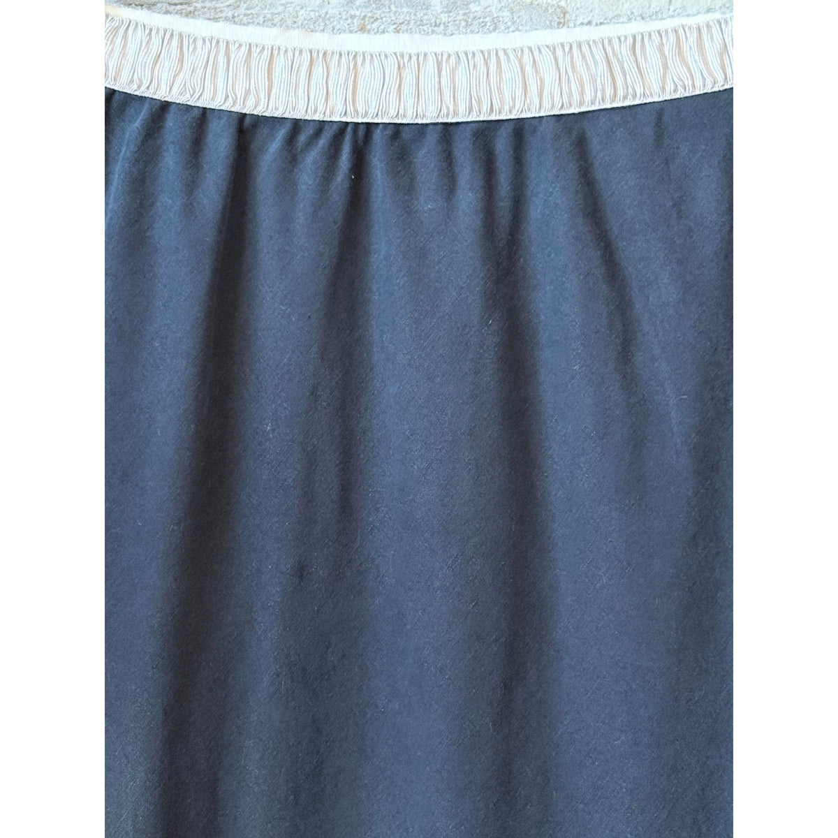 Hartford Women's Jima Woven Skirt in Night color, featuring woven fabric and a stylish women's skirt design.