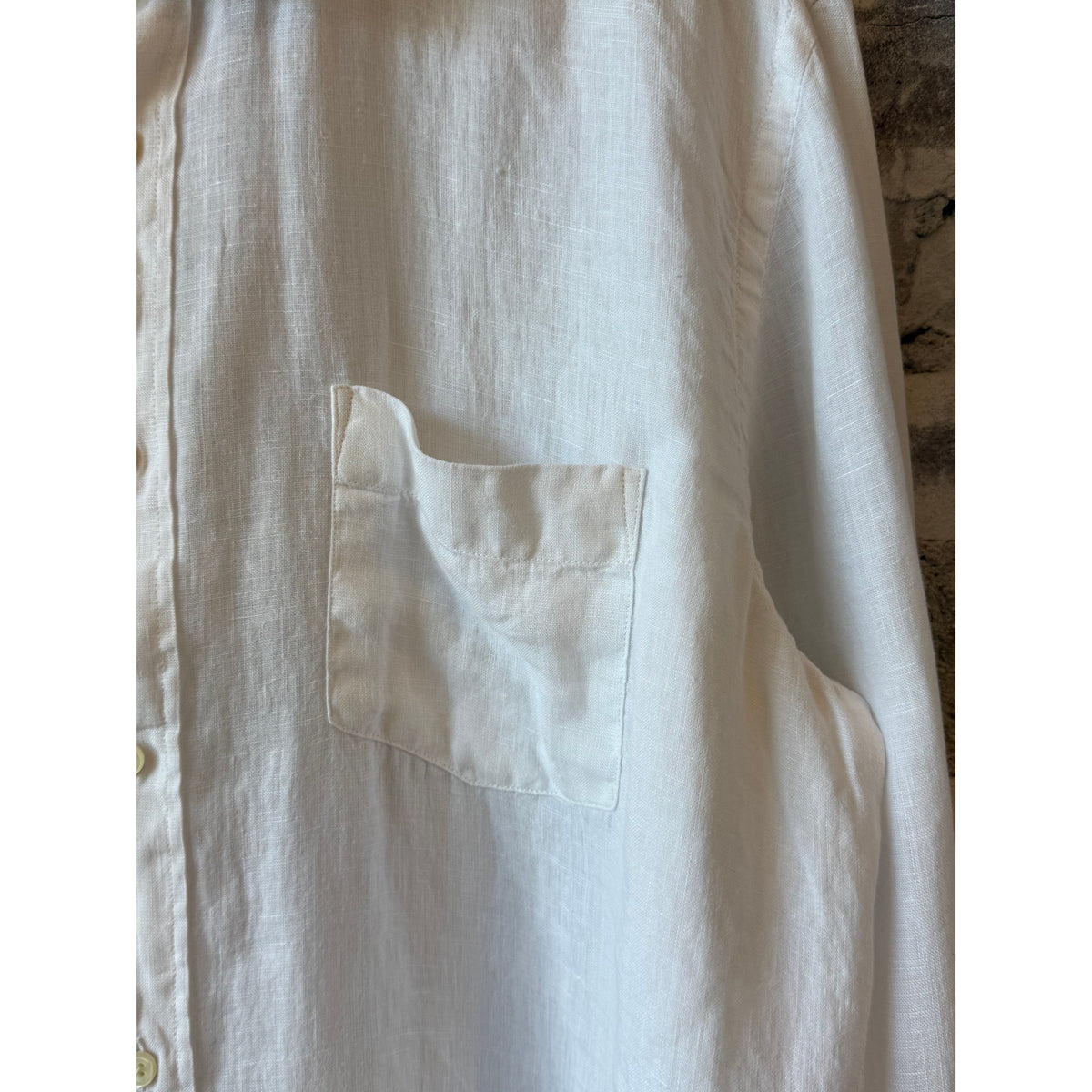 Hartford Men's Paul Pat woven shirt in white, lightweight and casual with a button-up design and classic collar.
