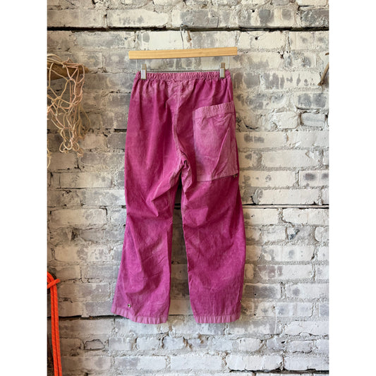 Women's pink Freecity OUTOFSIGHT poplin kite pants featuring air flap and snap details, casual and stylish for everyday wear.