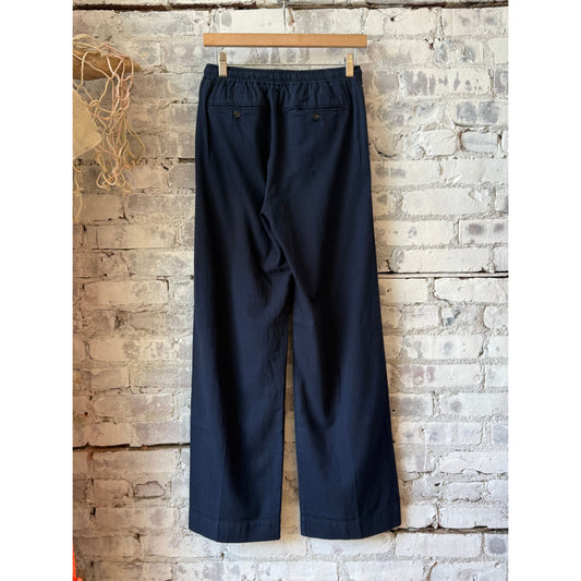 Hartford Women's Pulam Woven Pant in Night color, women's casual woven trousers with relaxed fit and stylish design.