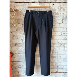 Men's Vigo Seersucker Pant in Dark Night by Closed Men's, shown in a relaxed fit with seersucker fabric and dark navy color.
