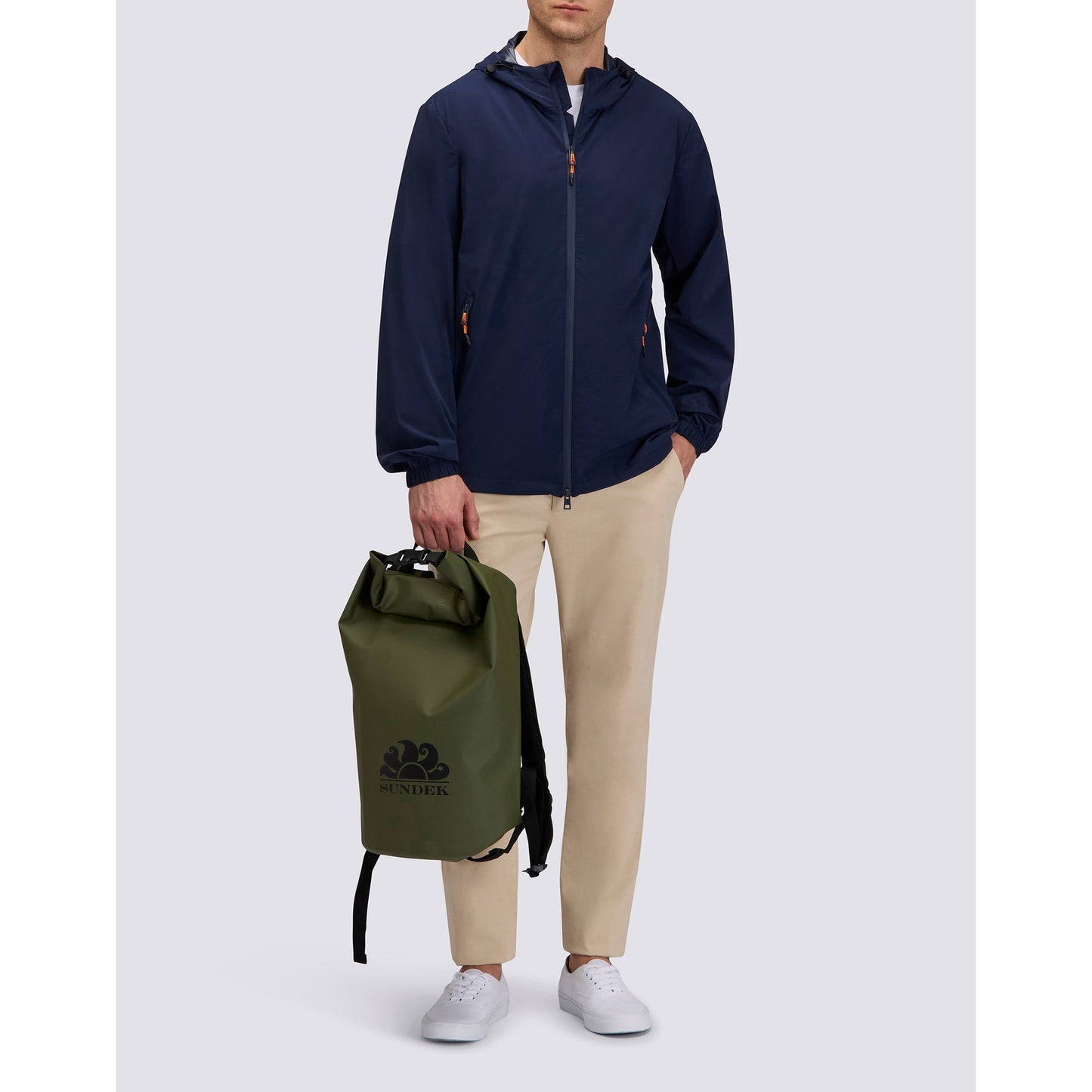 Men's 20-liter water-resistant technical backpack in dark green by Sundek, featuring multiple compartments and adjustable straps.