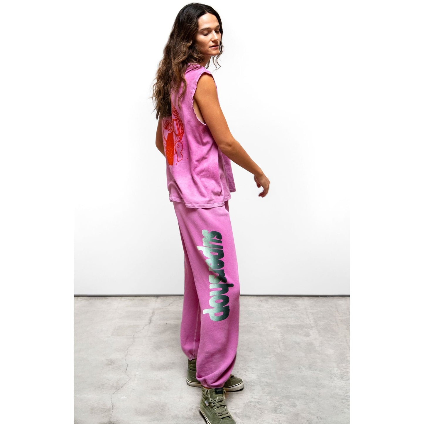 Women's pink sweatpants by Freecity, ARTYARD/SUPERSHOP SUPERVINTAGE YUMM OG style, featuring a relaxed fit and soft fabric.