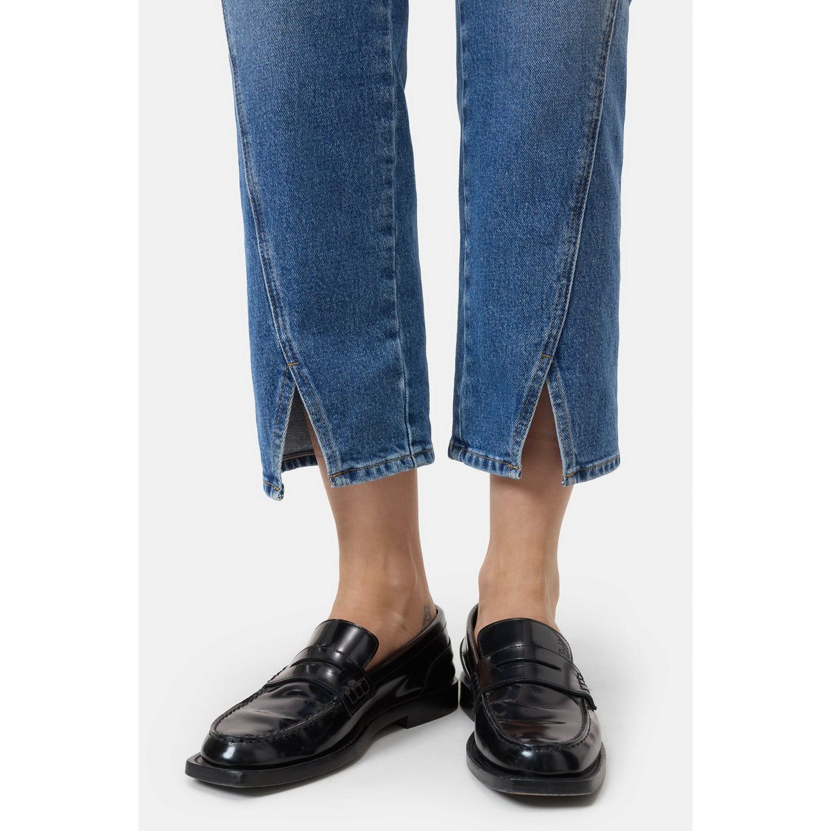 Women’s Milo Straight Jean in mid blue, by Closed Women's, showing classic fit and denim texture with front and back views.