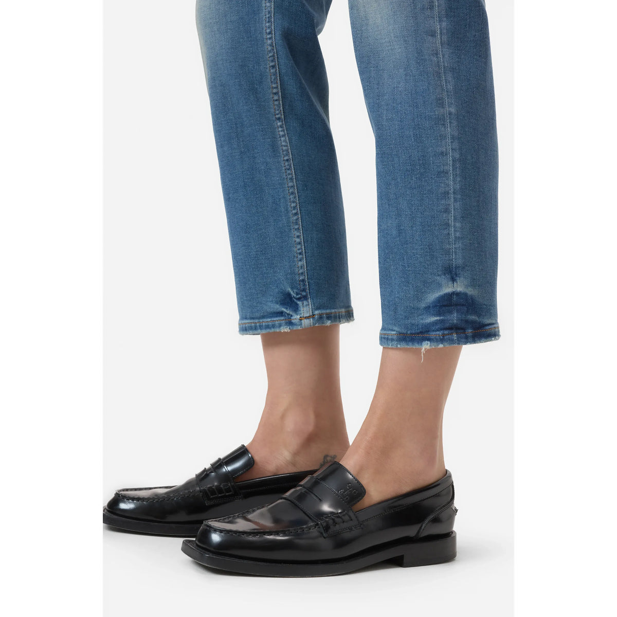 Closed Women's Mira-X Comfort Stretch Straight Jean - Mid Blue White Smoke