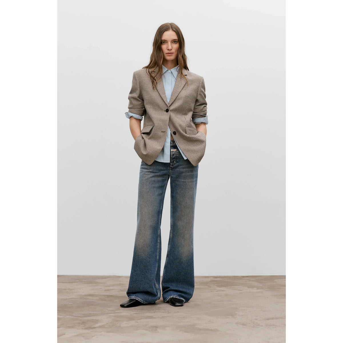 Closed Women's Gillan Comfort Wide Jean - Mid Blue Light Gray