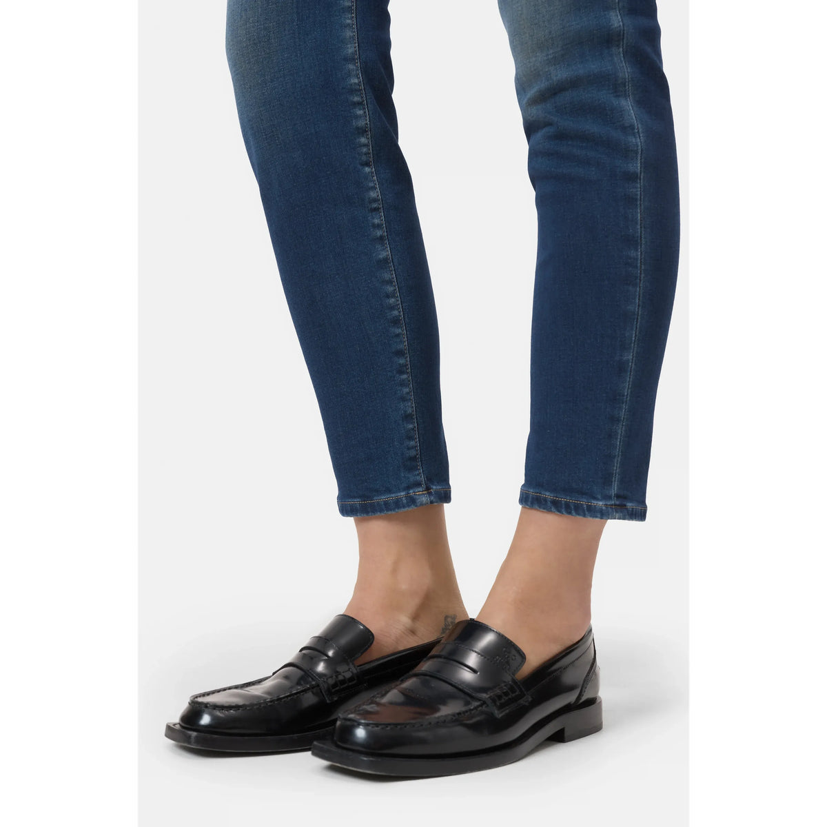 Closed Women's Baker Power Stretch Skinny Jean - Dark Blue White Smoke