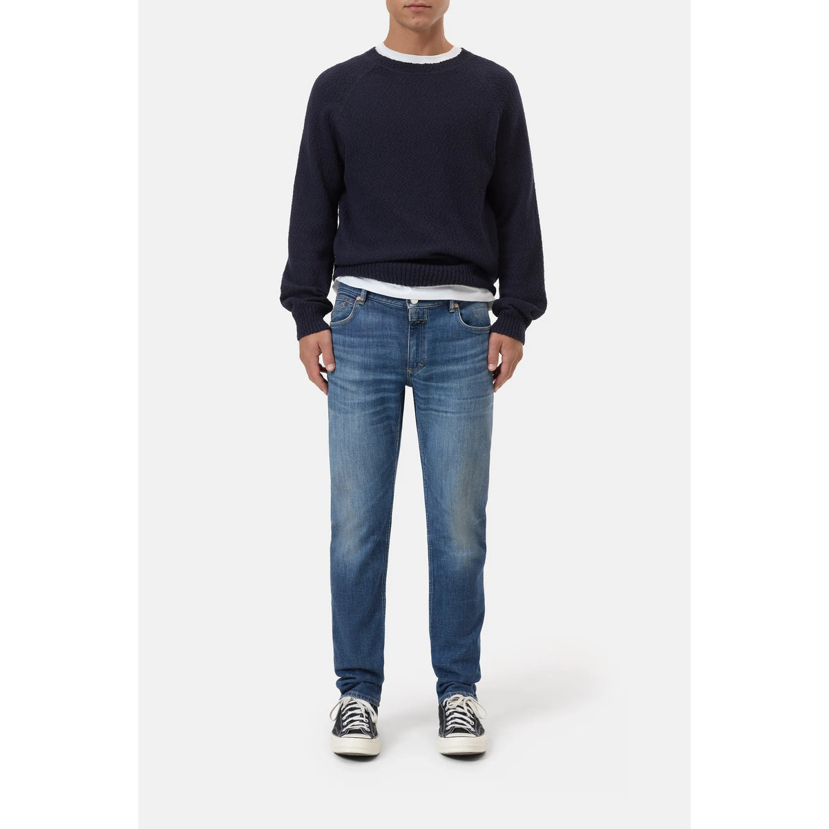 Men's Unity Slim Jean in mid blue, closed men's denim jeans with a slim fit and classic five-pocket design.