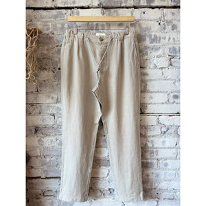Men's Vigo tapered linen pants in mud grey by Closed Men's, featuring a relaxed fit and tapered leg style.