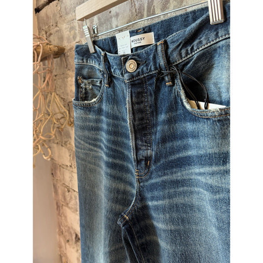 Women's Moussy Farwell Straight Jeans in dark blue denim, showcasing classic fit and sleek design for casual style.
