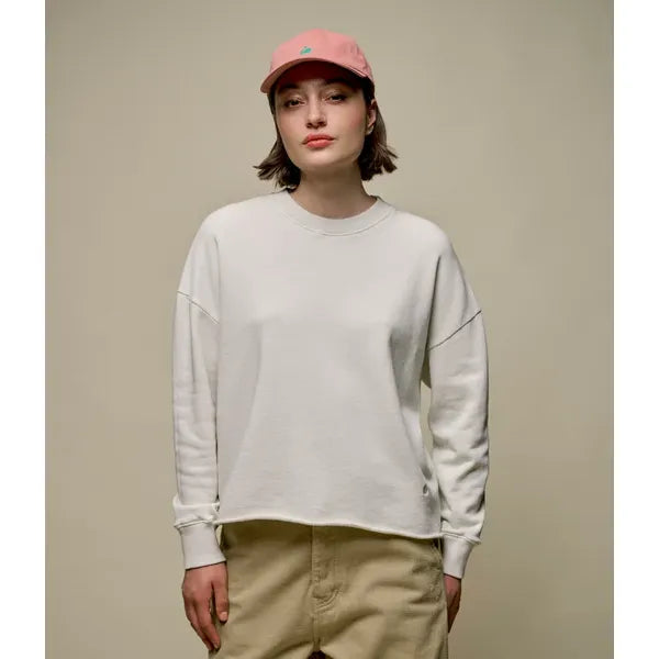 Women's retro fleece sweatshirt by Merz b. Schwanen in cashew with open edge hem, showcasing cozy fleece fabric and relaxed fit.