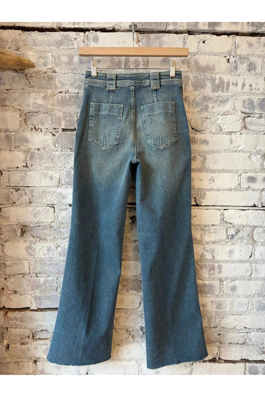 Aria Super Stretch Flared Jean - Mid Blue - DUNE + SALT