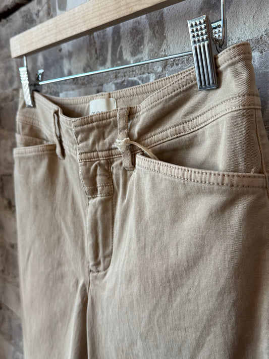 Close-up of women's Sylva Slim Twill Pants in clay beige from Closed, showing the fit and twill fabric texture.