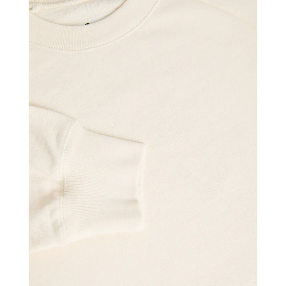 Men's Cunha La Paz Crew in ecru, casual short-sleeve shirt from La Paz, shown in a close-up of the fabric and collar details.