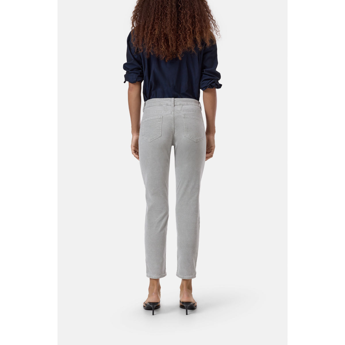 Women's Baker Velvet Pant in Stoneleaf Green by Closed, featuring a soft velvet fabric and relaxed fit.