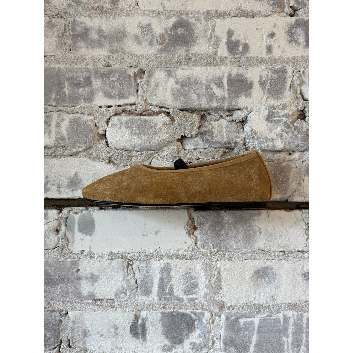 Women's Dear Frances Balla Suede Shoe with Elastic Strap in caramel color, showcasing stylish and comfortable footwear.
