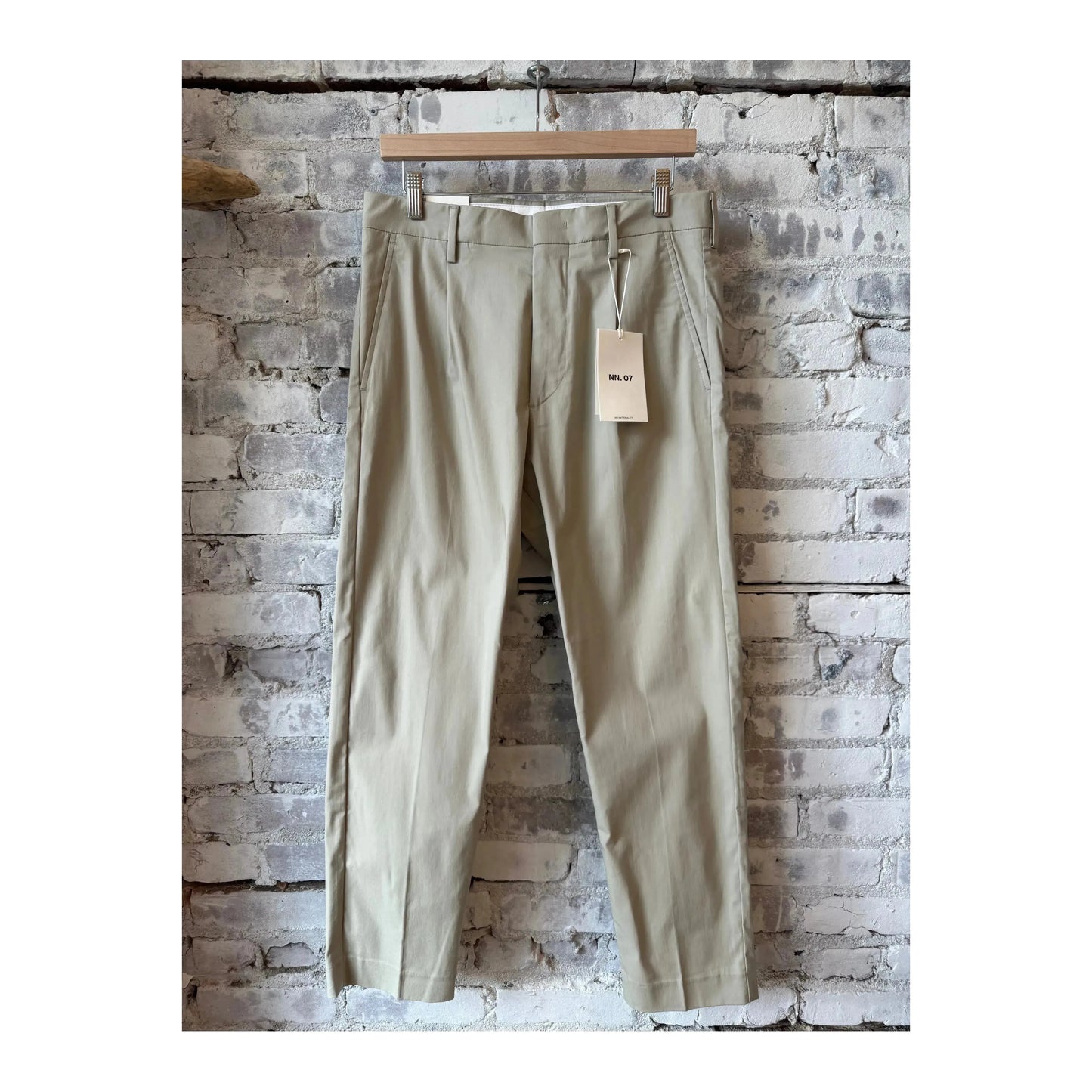 Men's NN07 Bill Classic Lightweight Pant in Fog, showcasing the slim fit and soft fabric in a neutral color.