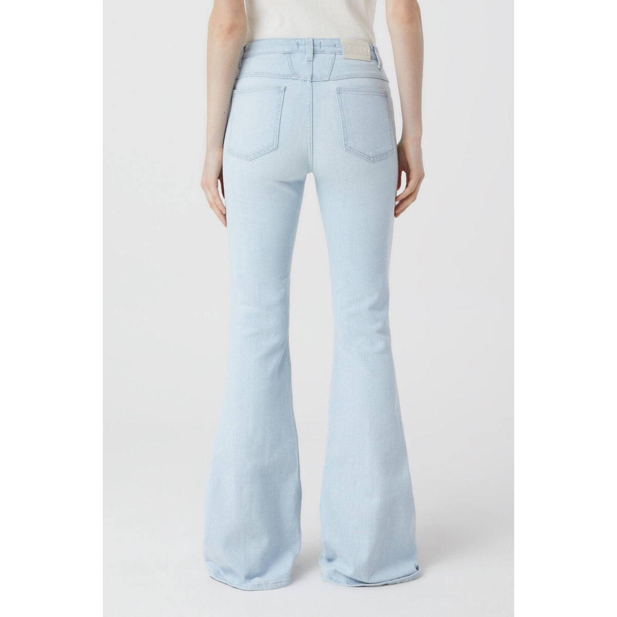 Light blue Rawlin denim jeans for women by Closed Women's, showcasing classic fit and stylish light wash fabric.