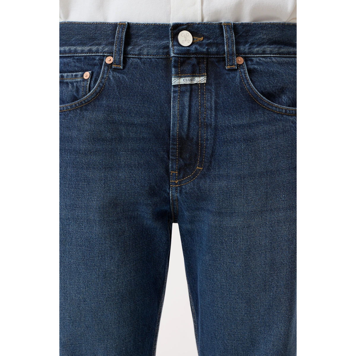 Dark blue women's Jonta Relaxed Jean by Closed Women's, showing the fit and denim fabric details.