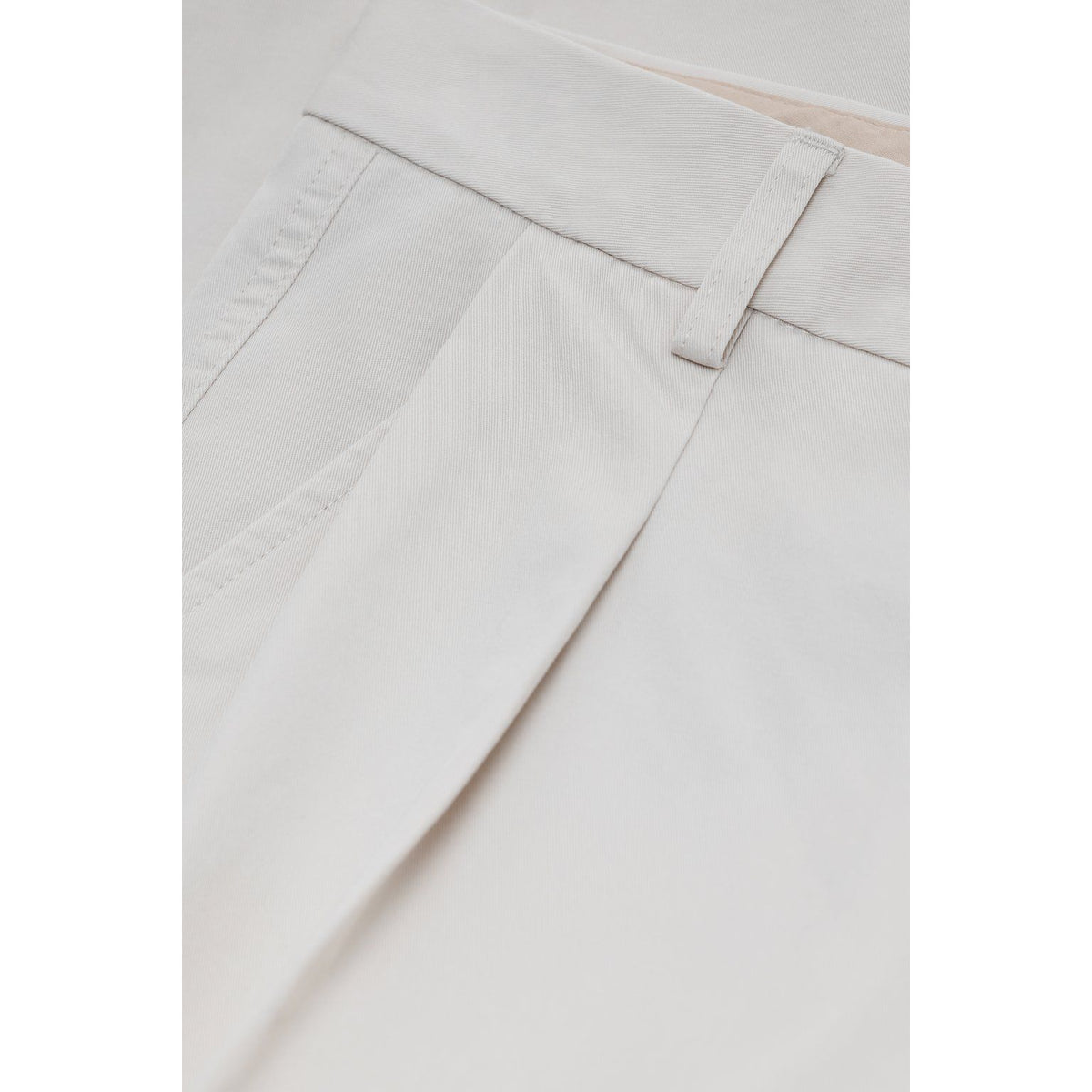 Closed Women's Ruthy Relaxed Pant in stone beige, showcasing comfortable relaxed-fit linen pants with a natural waist and side pockets.