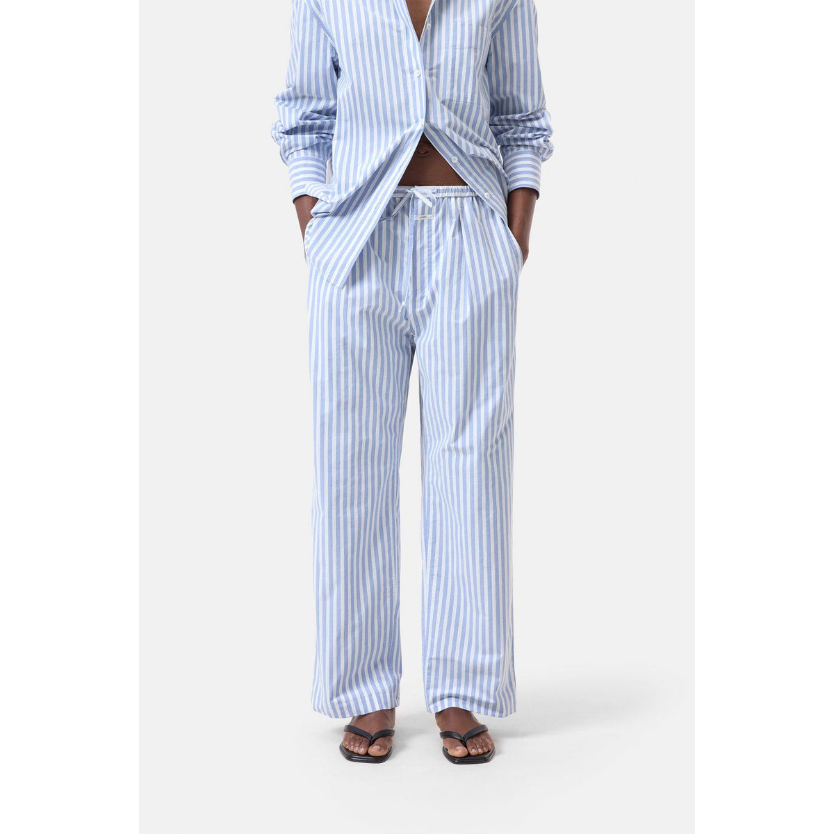 Closed Women's Romilla Relaxed Pants in cornflower blue, featuring a comfortable relaxed fit and stylish design.