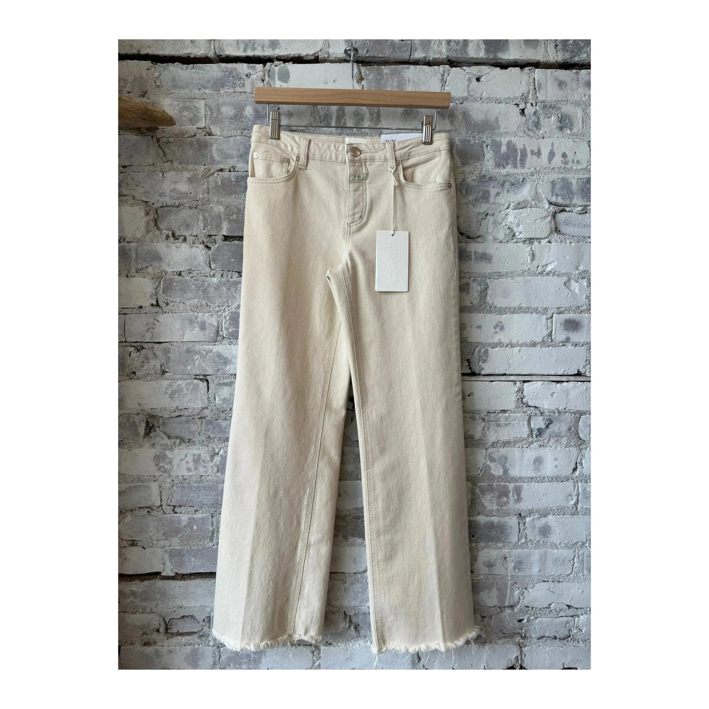 Women's Gillan Comfort Stretch Ivory Jeans by Closed, featuring a fitted stretch design and classic denim style.