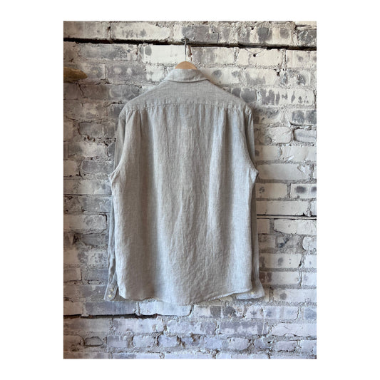 Men's Paul Linen Chambray Shirt in grey by Hartford Men's, showing front view of lightweight, casual shirt with collar and button closure.