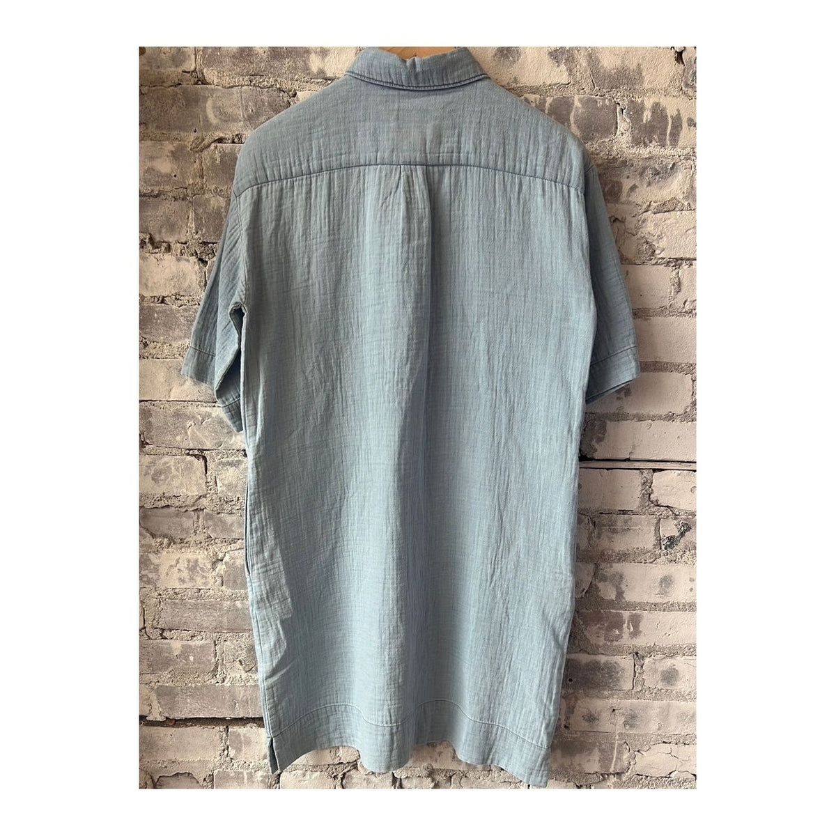 Women's Rooster Cotton Gauze Dress in Indigo Light Bleach by Hartford Women's, featuring a relaxed fit and airy fabric.