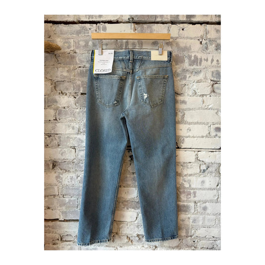 Mid blue relaxed fit women's Jonta jeans by Closed Women's, showing the denim fabric and casual style.
