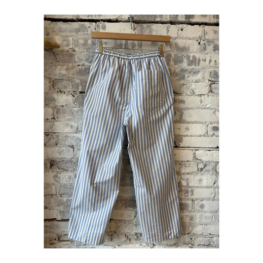 Closed Women's Romilla Relaxed Pants in Cornflower Blue, showcasing a comfortable fit and relaxed style.