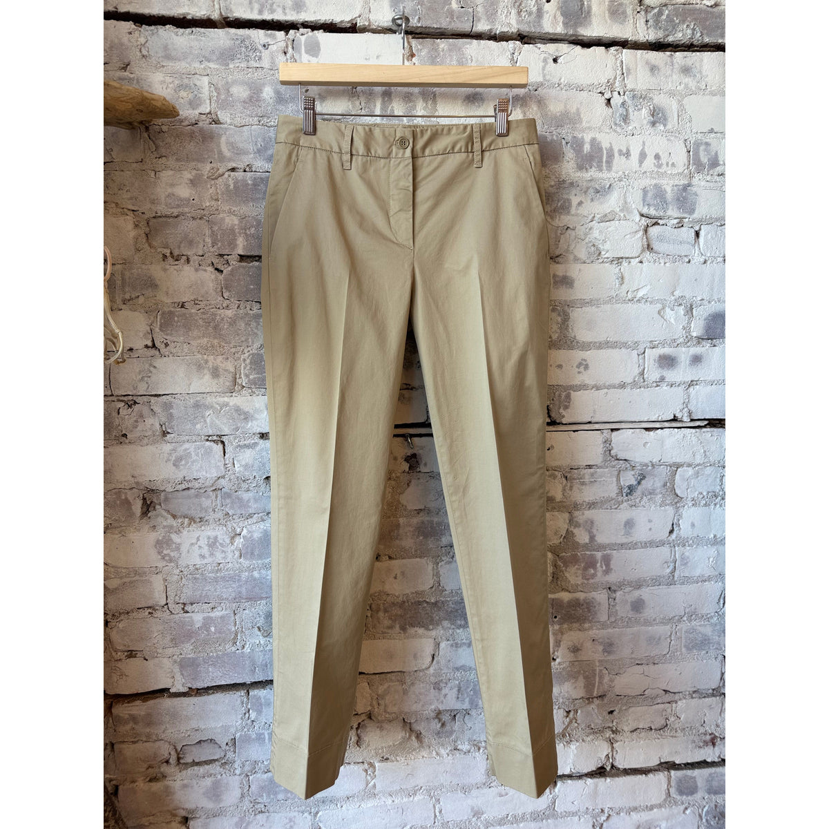 Women's Aspesi stretch cotton twill trousers in colonial beige, shown flat with a focus on fit and fabric texture.