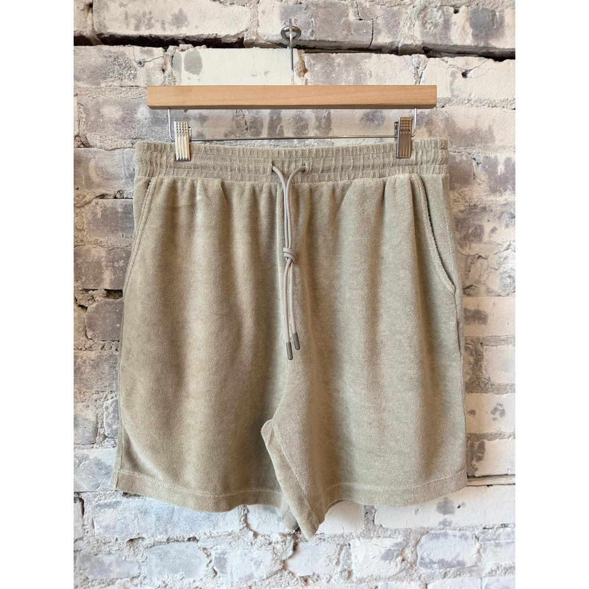 Men's terry cloth shorts in mud grey by Closed Men's, featuring a comfortable fit and casual style.