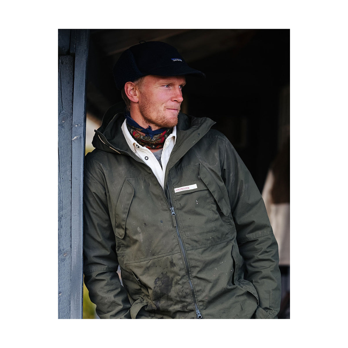Men's Vidda Unisex Charcoal Jacket by Amundsen showing front view with zipper and hood, made of durable outdoor fabric.