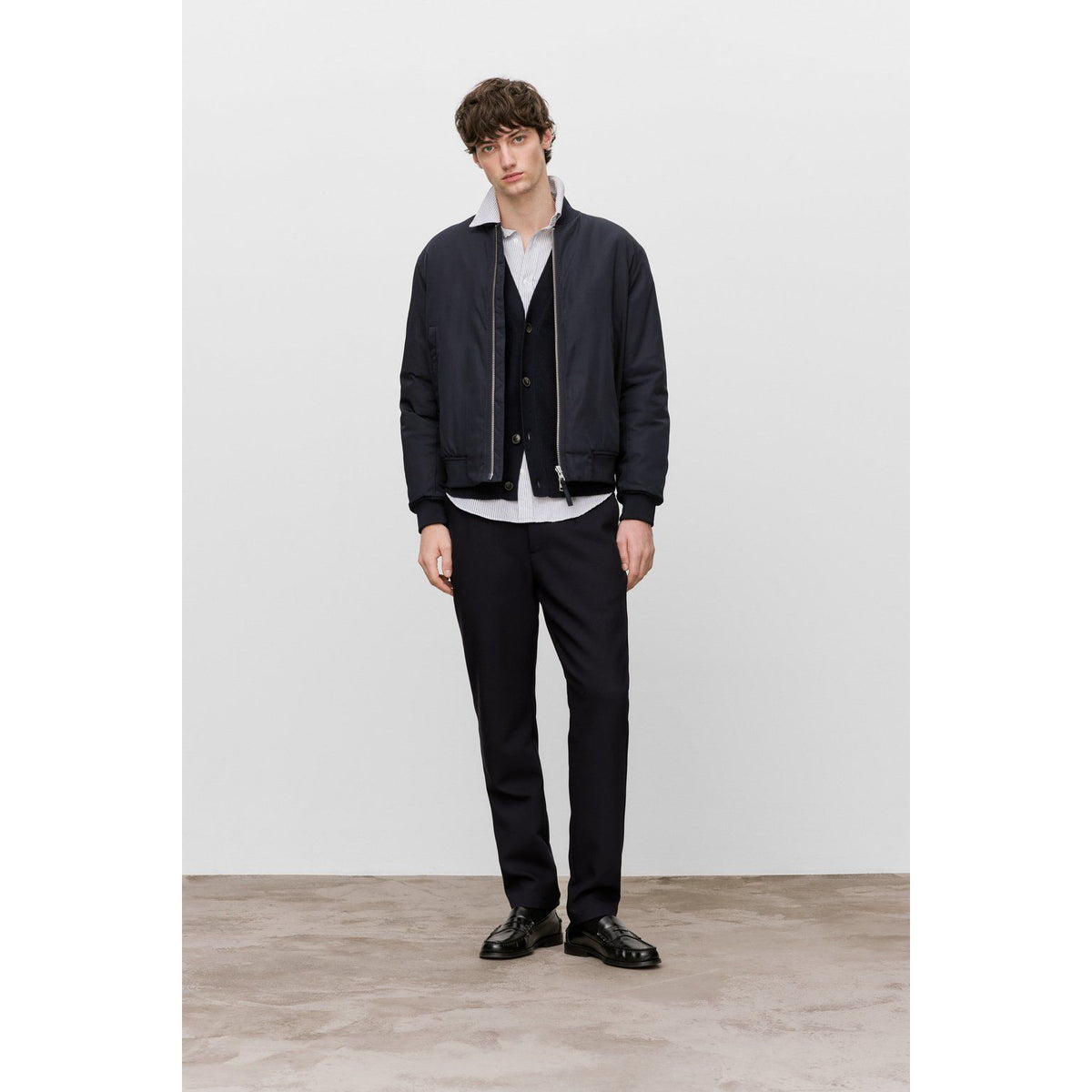 Men's Vigo Formal Pant in Dark Night color, made by Closed Men's, shown in a sleek, tailored fit image.