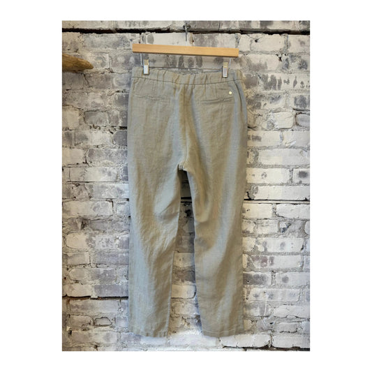 Men's Vigo Tapered Regular Pant in Cloud Grey by Closed Men's, showing the relaxed fit and tapered leg design.
