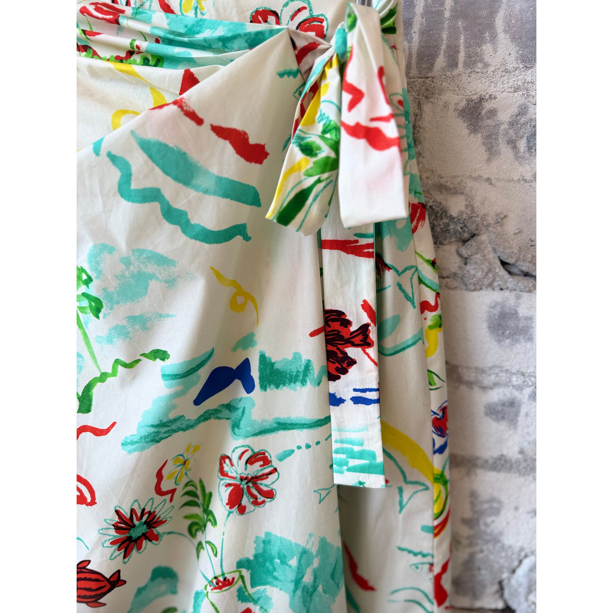 Women's Aspesi viscose twill wrap skirt in Stampa Multi print, featuring a stylish, flowy design and vibrant multicolor pattern.