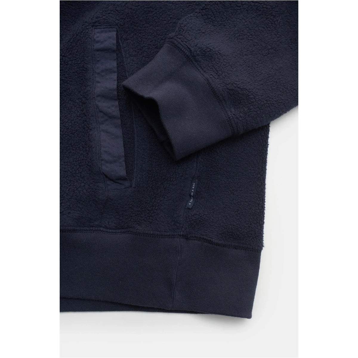 Men's navy PF crewneck sweatshirt in soft fabric with ribbed cuffs and collar, featuring the 04651 brand logo on the chest.