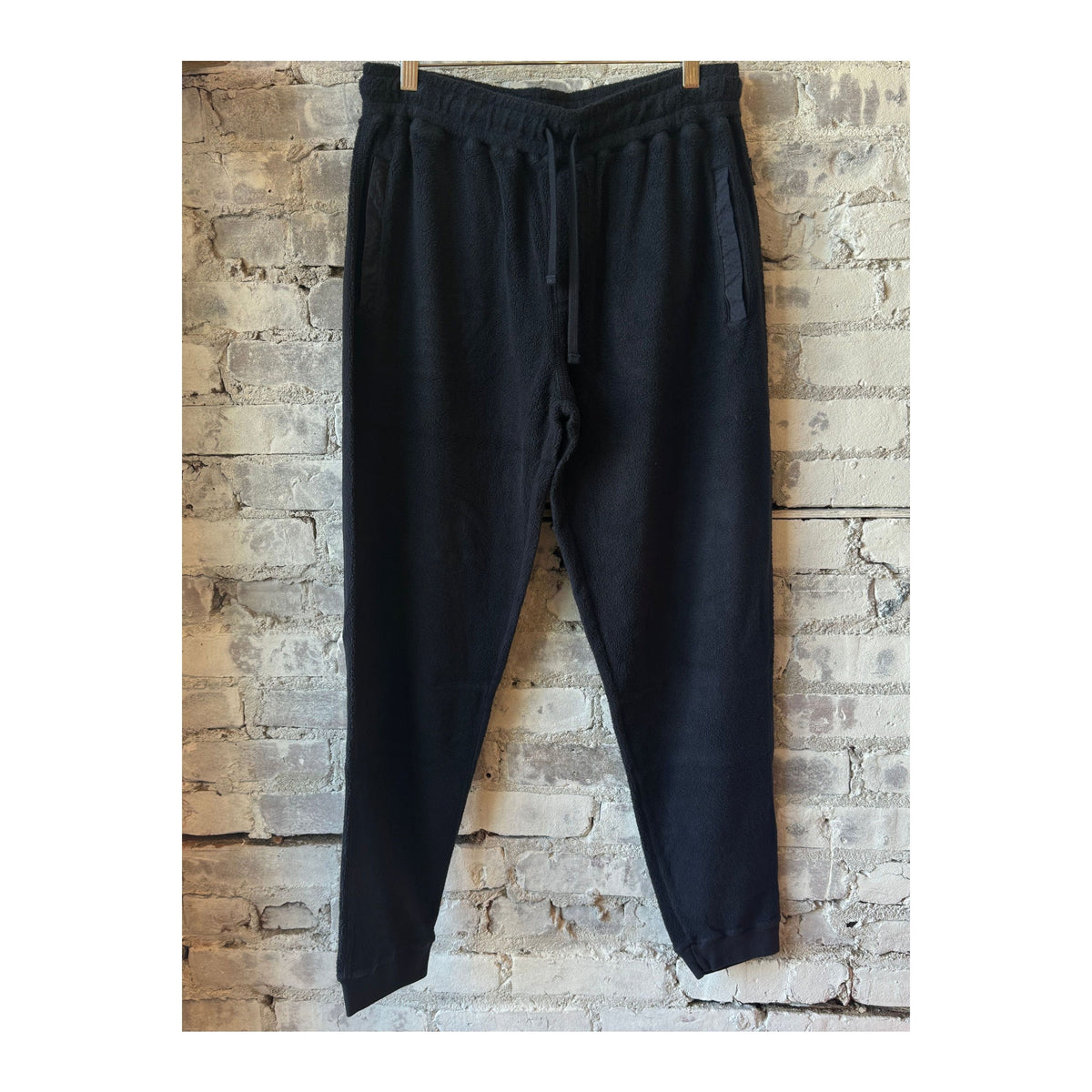 Men's navy PF fleece sweatpants with elastic waistband and cuffed ankles, comfortable casual loungewear from 04651.