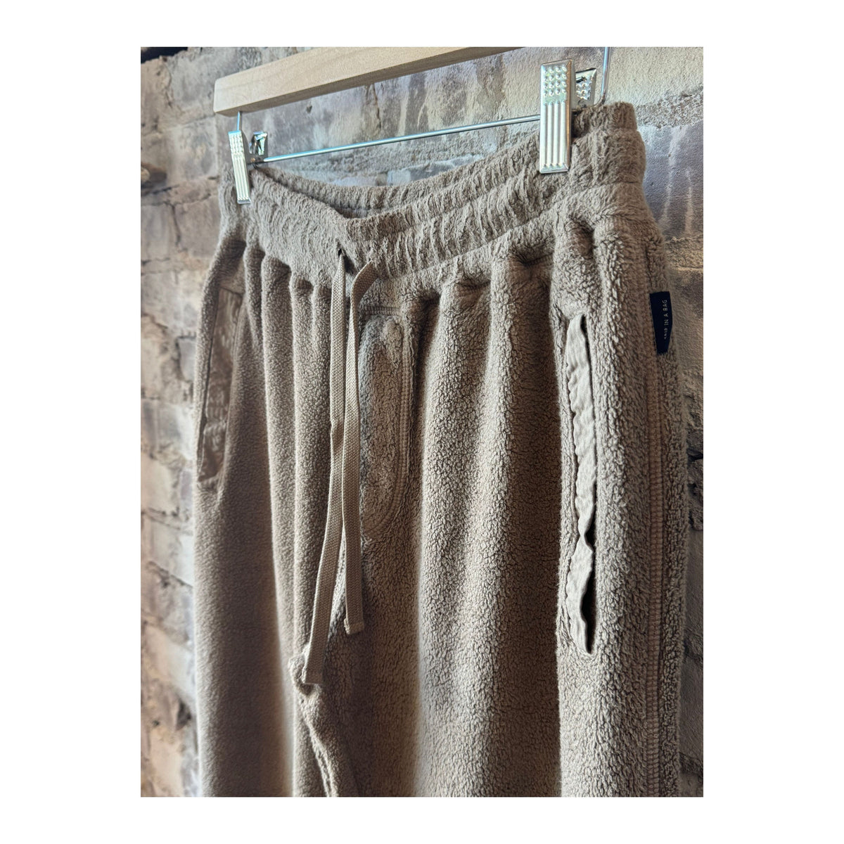 Men's PF fleece sweatpants in taupe, featuring a relaxed fit and comfortable waistband, ideal for casual wear.