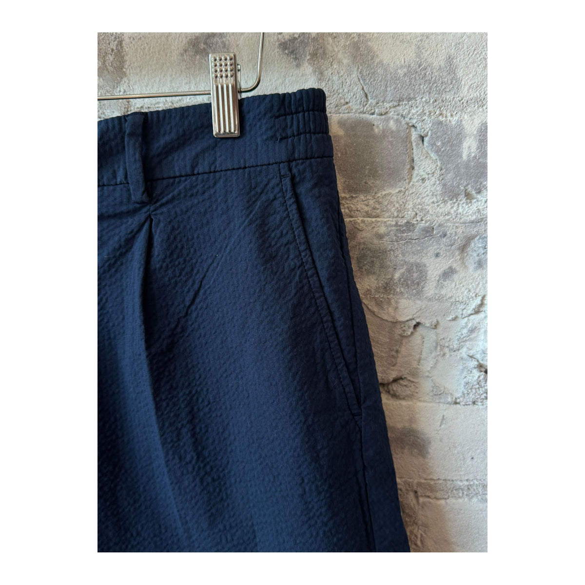 Men's navy seersucker Bermuda shorts with a relaxed fit, made by 04651/.